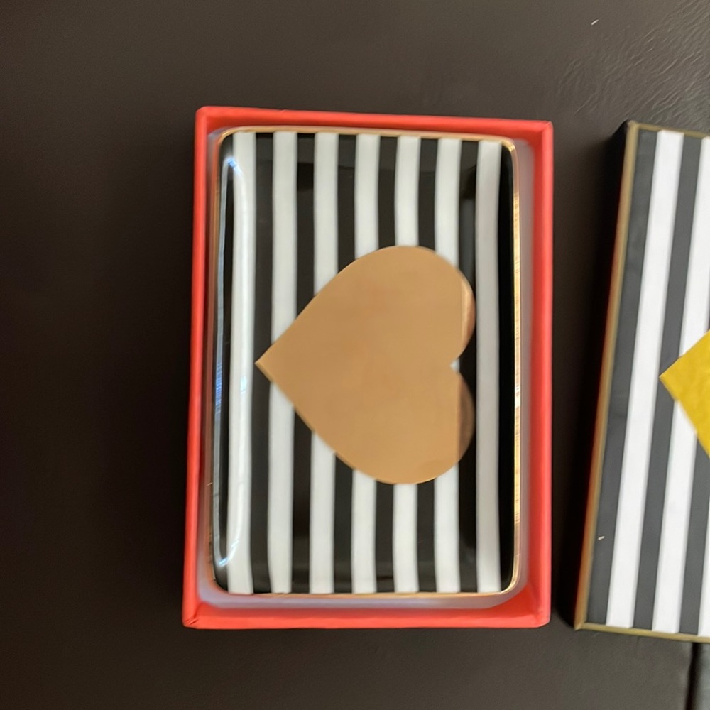 Decorative little plate with a heart
